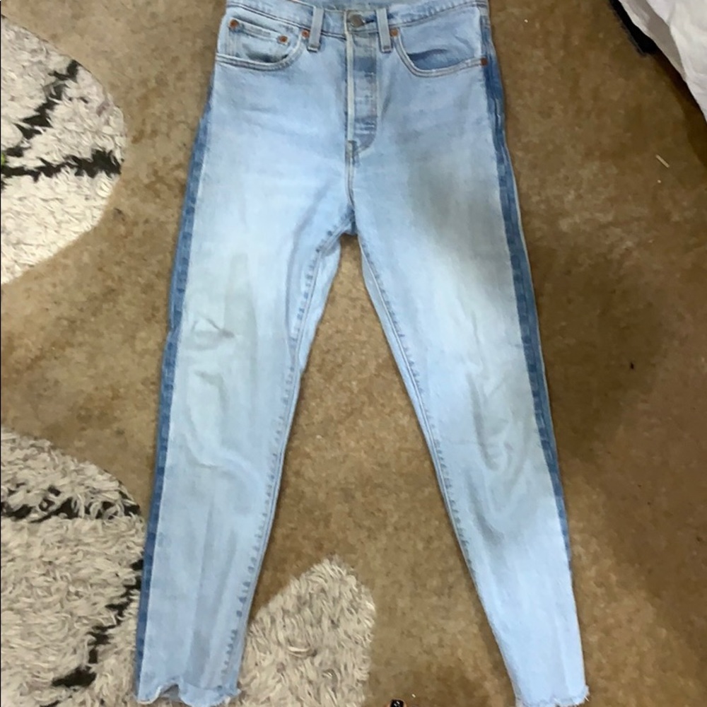 Light wash Levi’s